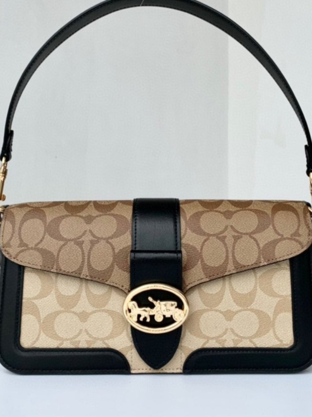 Nwt Coach signature Georgie shoulder bag 26